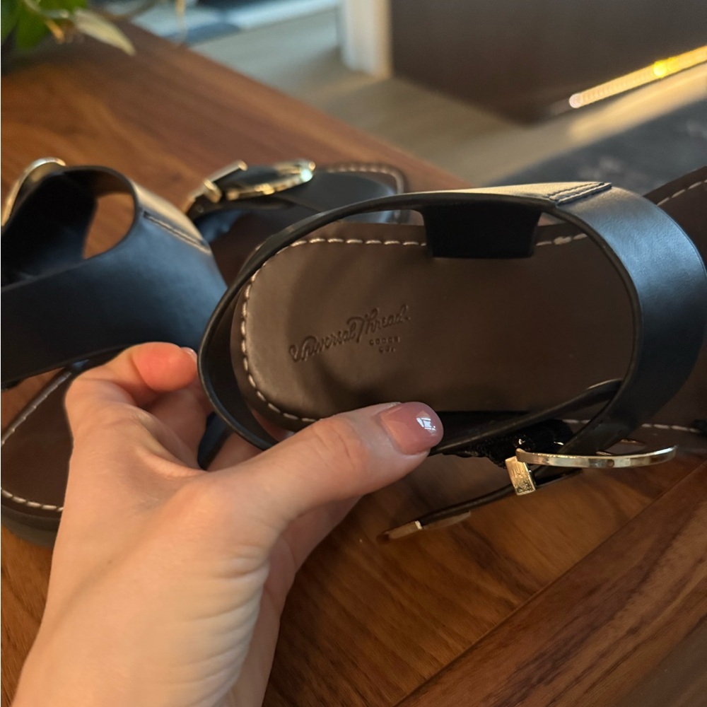 NWOT Universal thread faux leather black sandal
Size 7 - Picture 8 of 9